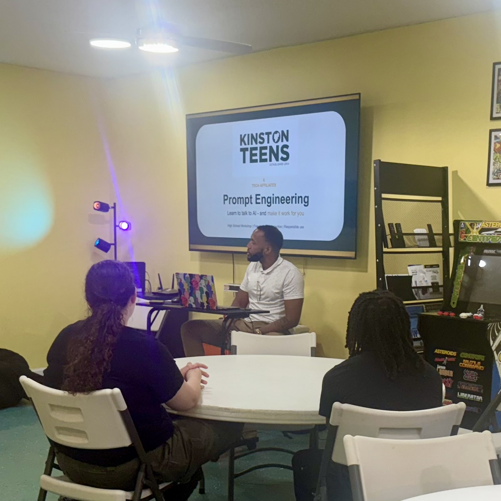 Kelvin teaching a Prompt Engineering workshop with Kinston Teens